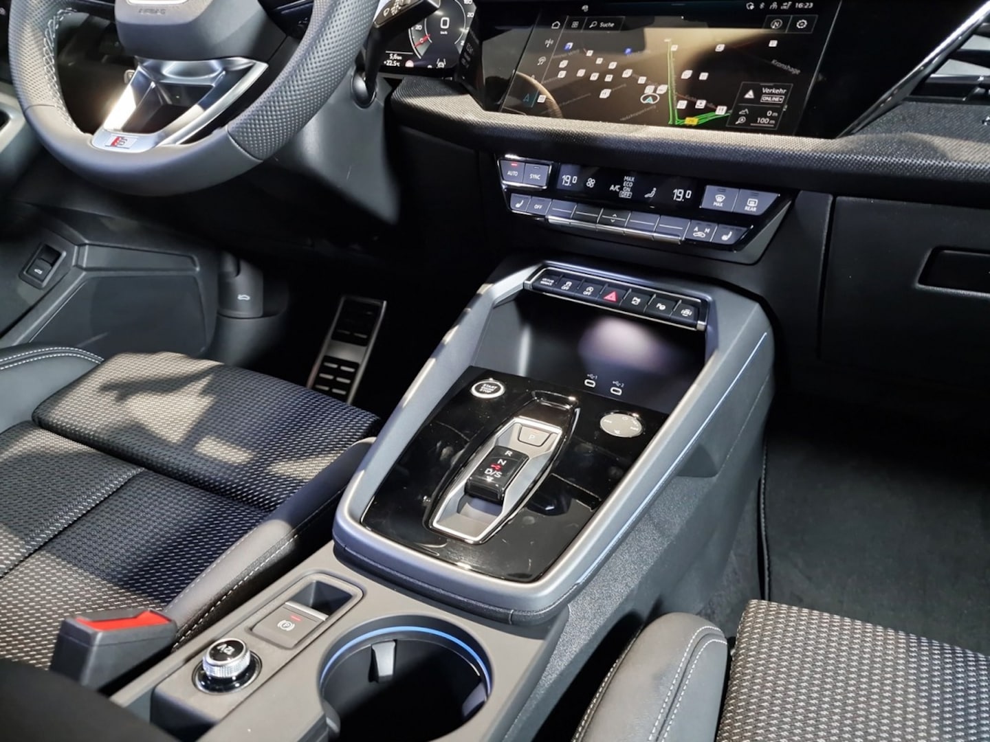 Bild über Audi A3 Sportback TFSI 110 kW S tronic - für weitere Informationen kontaktieren Sie den Audi Partner