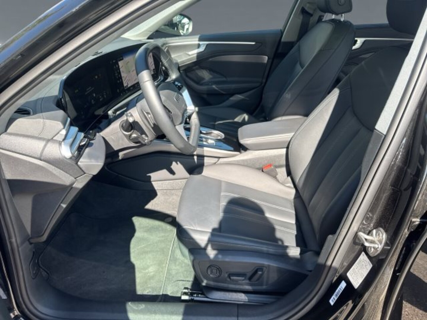 Bild über Audi A6 Avant TDI 150 kW S tronic - für weitere Informationen kontaktieren Sie den Audi Partner
