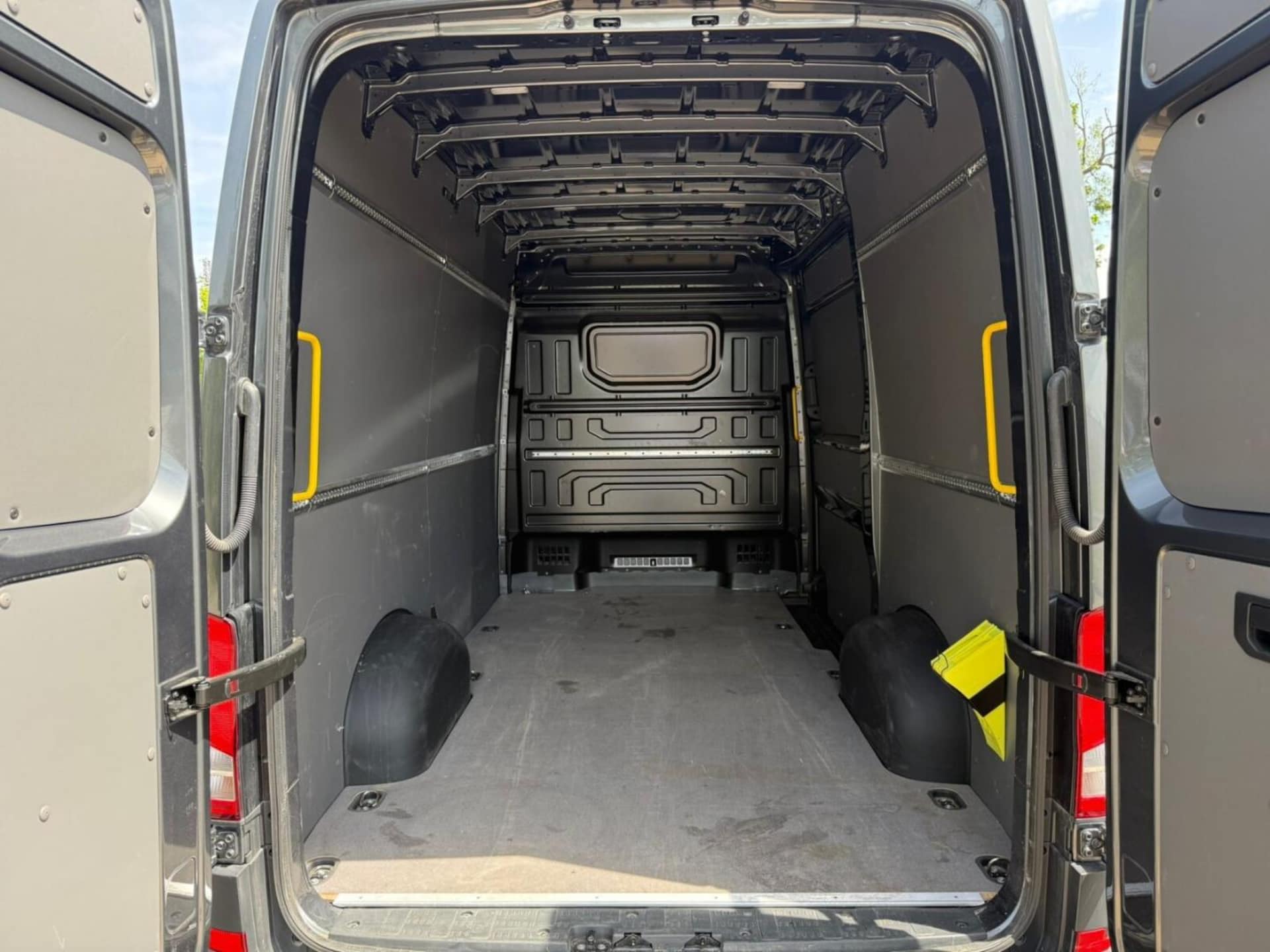 Volkswagen Crafter Furgon średni rozstaw osi