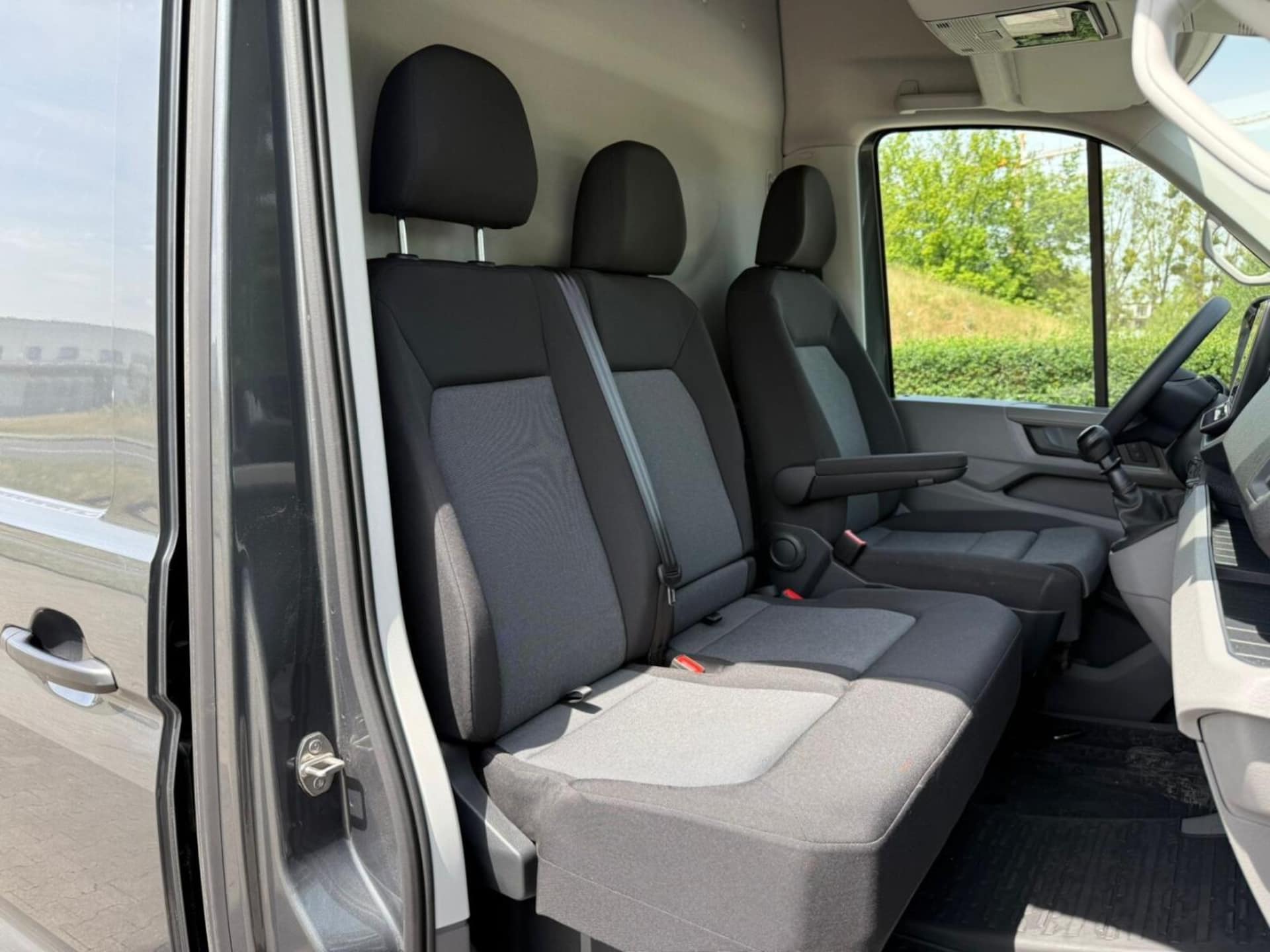 Volkswagen Crafter Furgon średni rozstaw osi