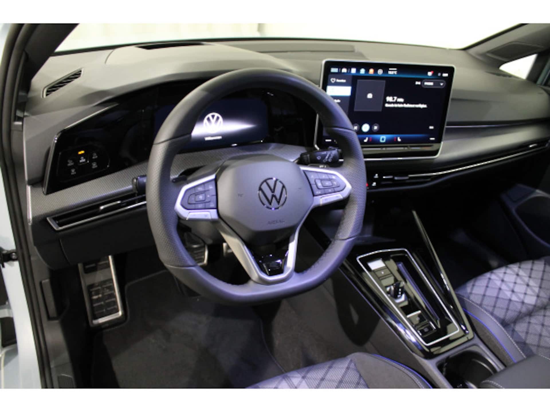 Volkswagen Golf R-Line