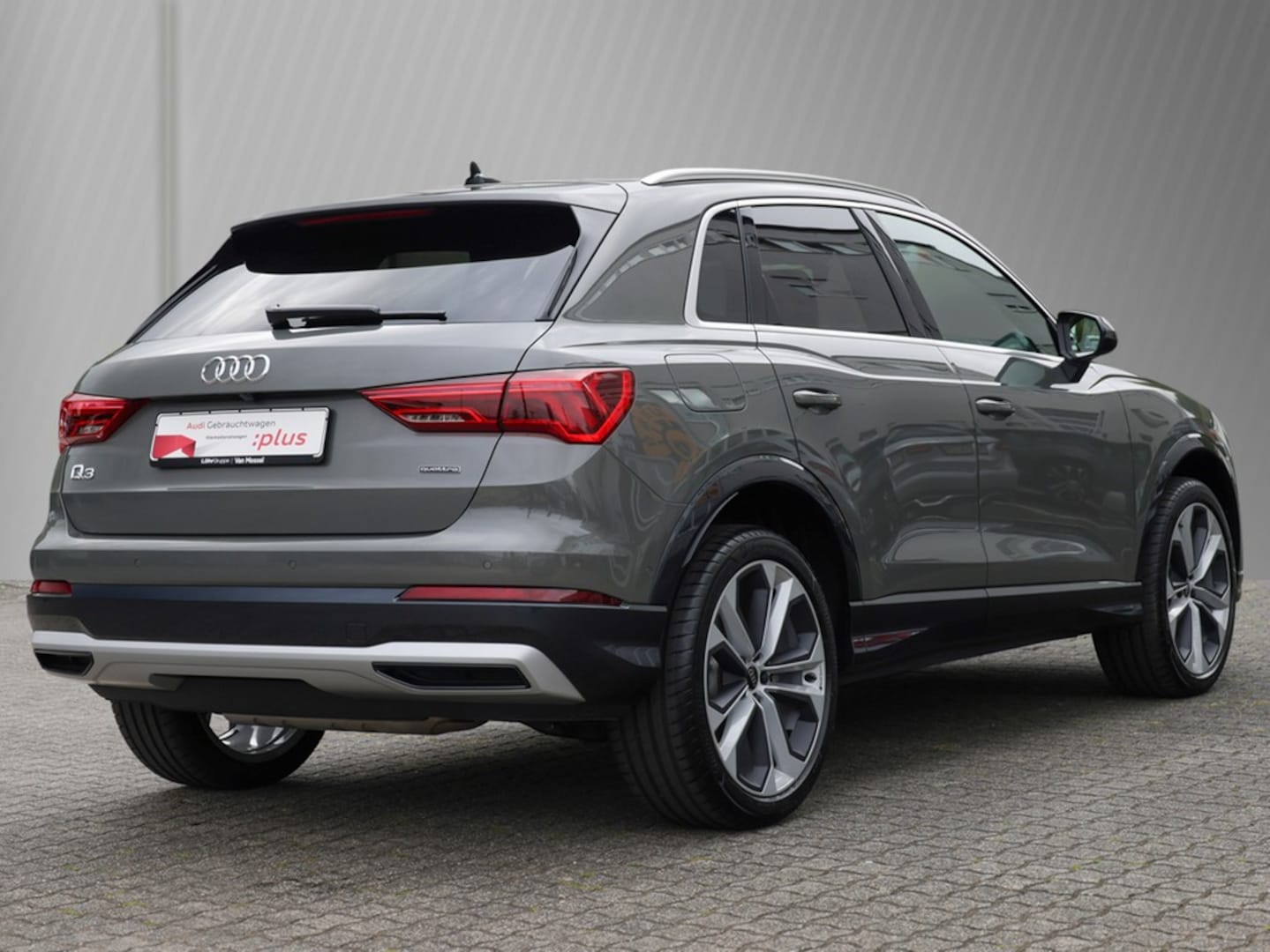 Bild über Audi Q3 TFSI quattro 140 kW S tronic - für weitere Informationen kontaktieren Sie den Audi Partner