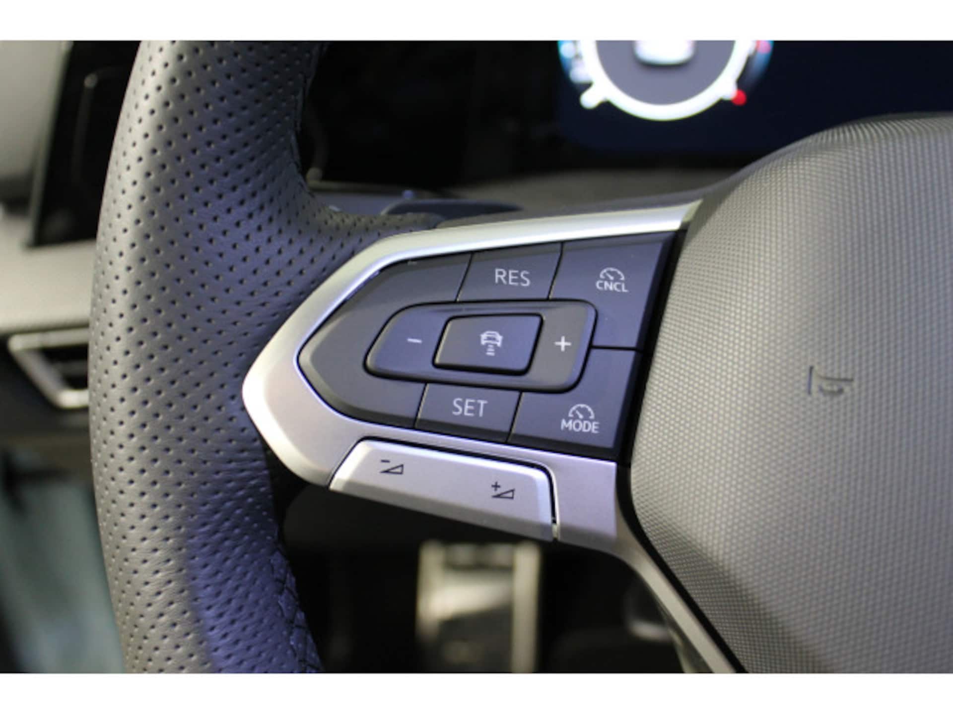 Volkswagen Golf R-Line