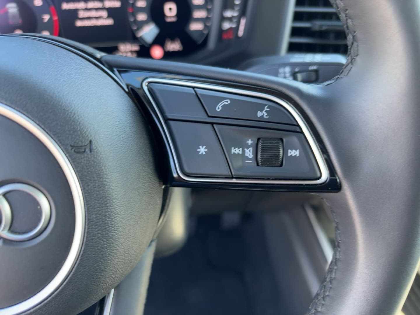 Bild über Audi A1 Sportback advanced 30 TFSI Schaltgetriebe - für weitere Informationen kontaktieren Sie den Audi Partner