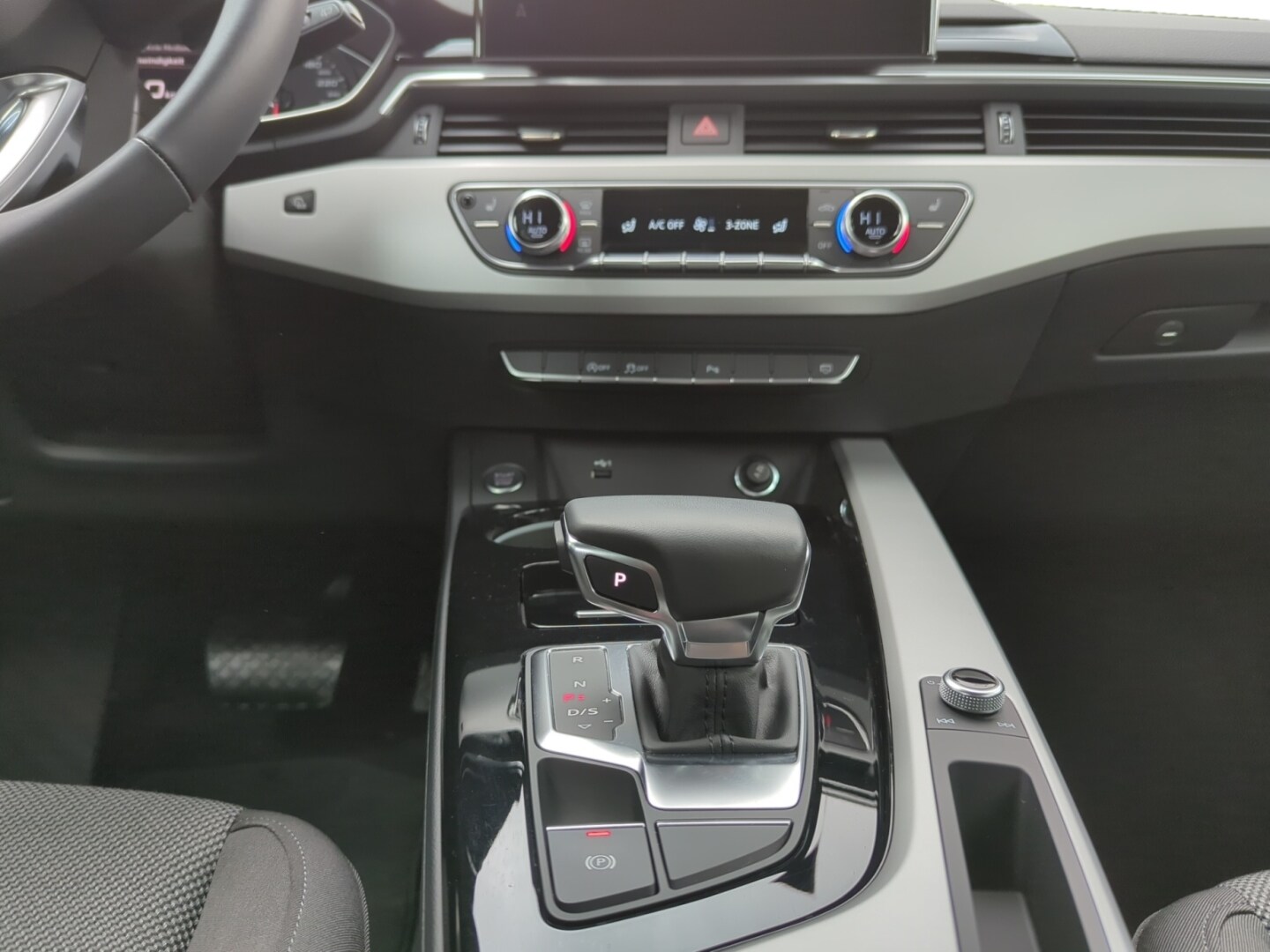 Image about Audi A4 Avant 30 TDI S tronic