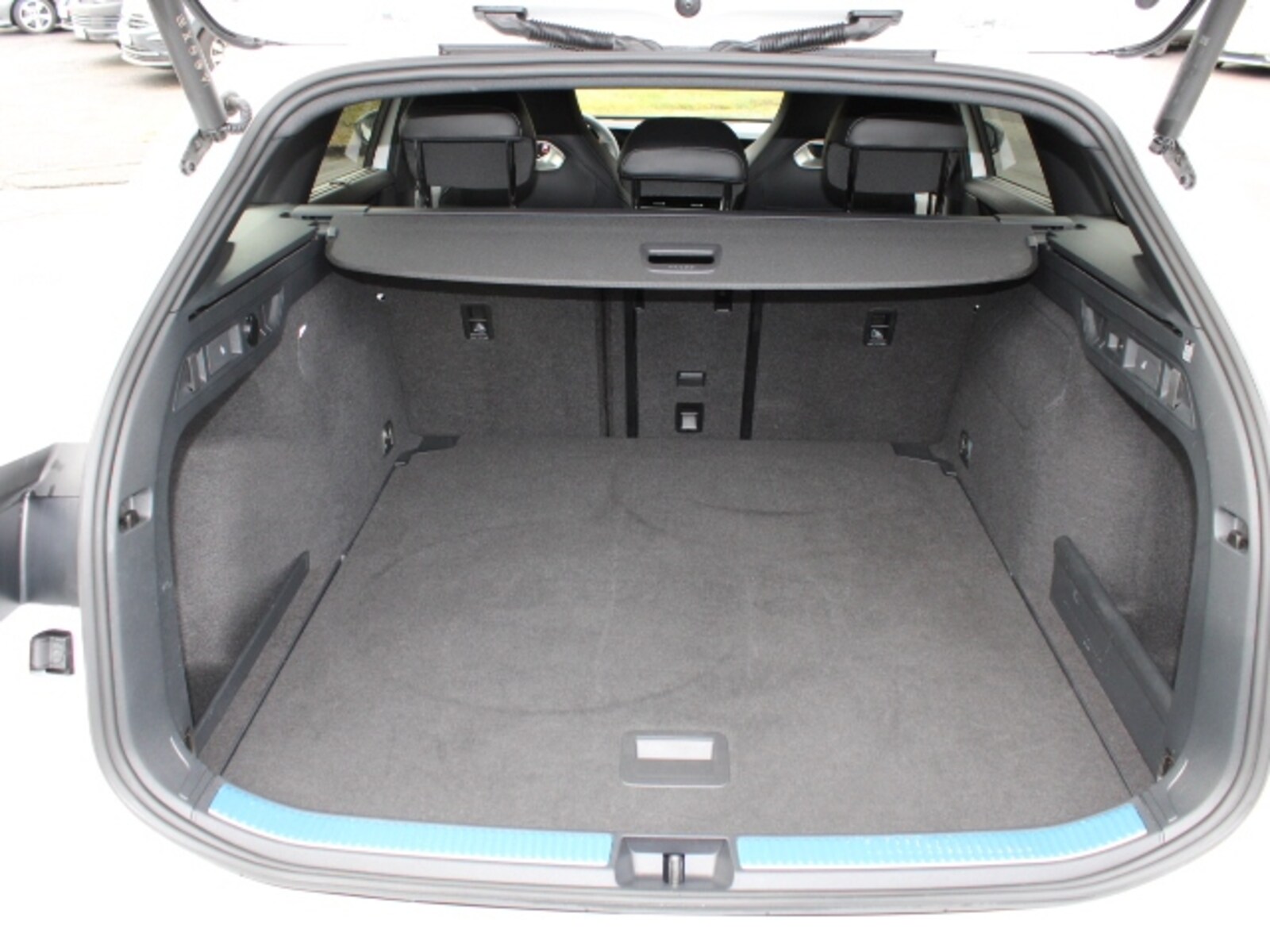 Volkswagen Passat – Bild 9