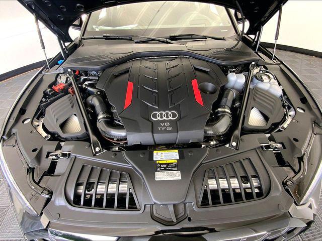 2025 Audi S8 Base - Photo 11