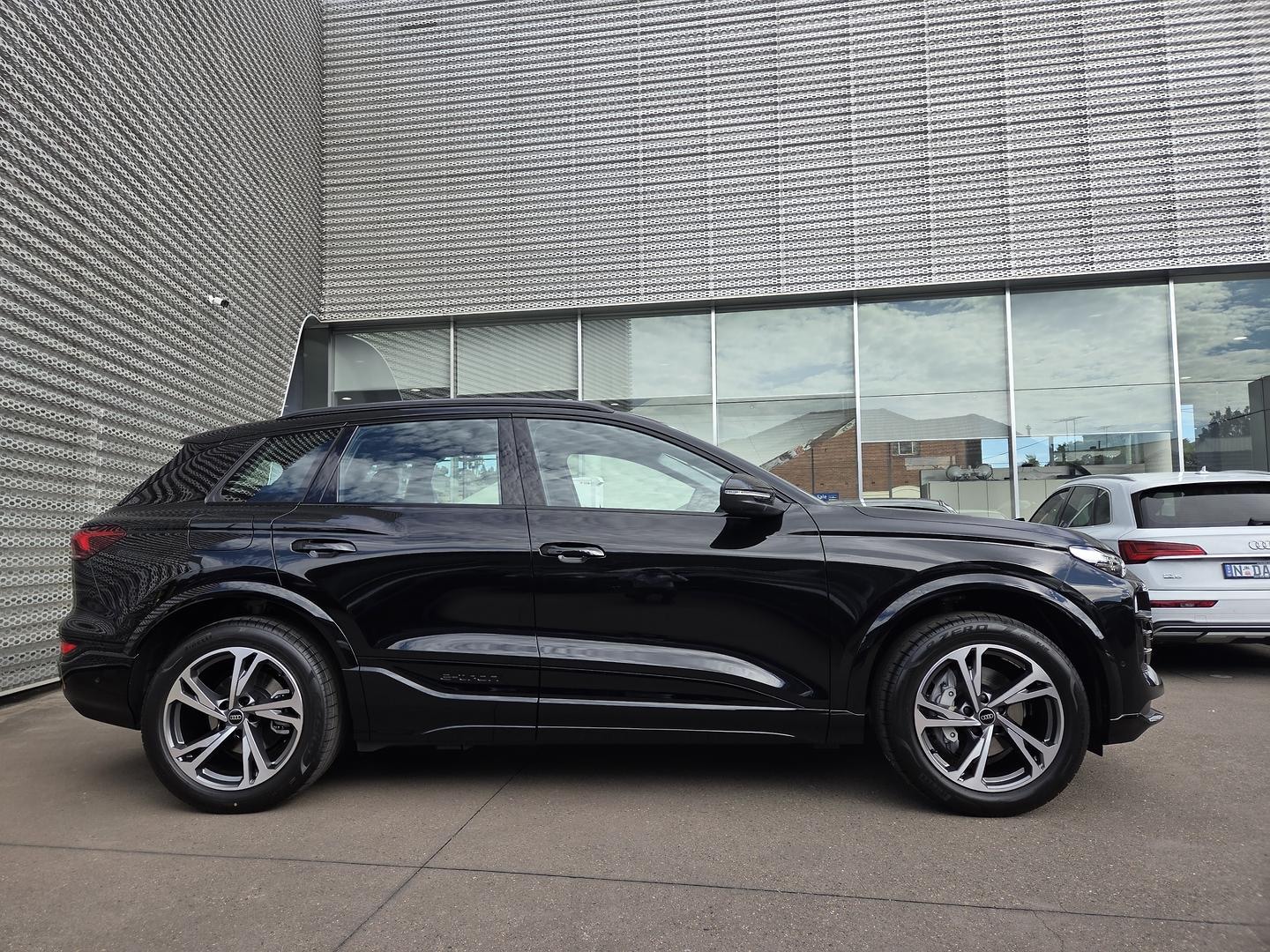 Image about Audi Q6 SUV e-tron e-tron