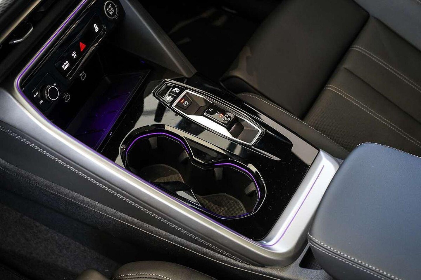 Image about Audi Q5 SUV e-hybrid quattro S tronic