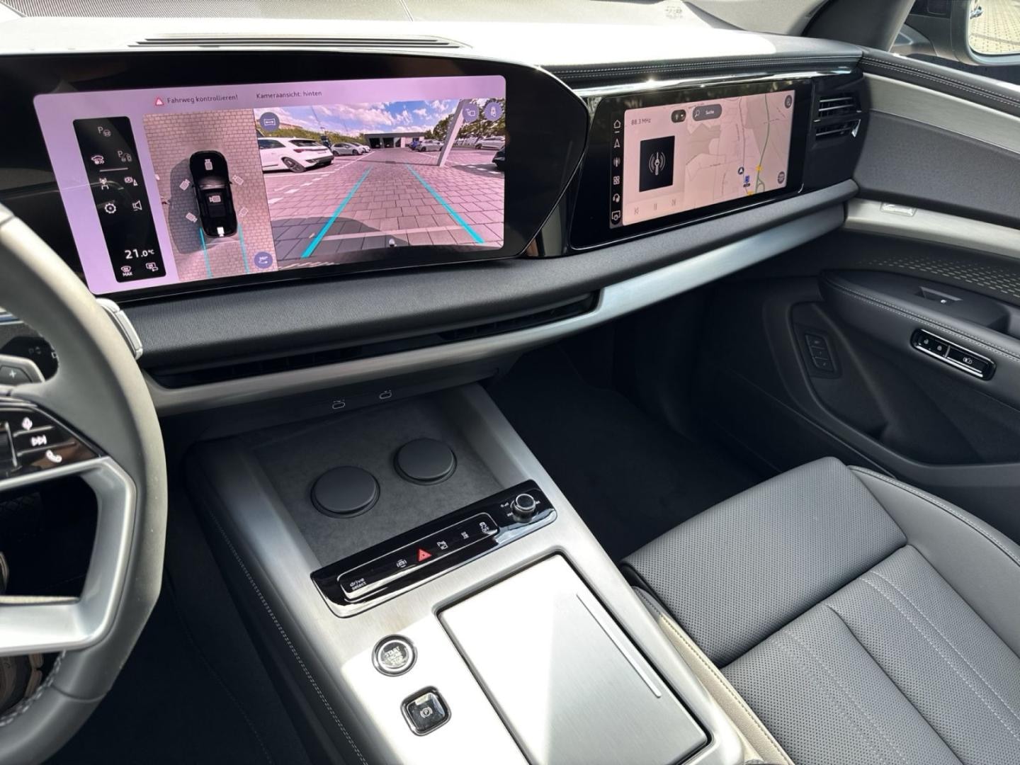 Bild über Audi Q7 SUV TDI quattro 220 kW tiptronic - für weitere Informationen kontaktieren Sie den Audi Partner