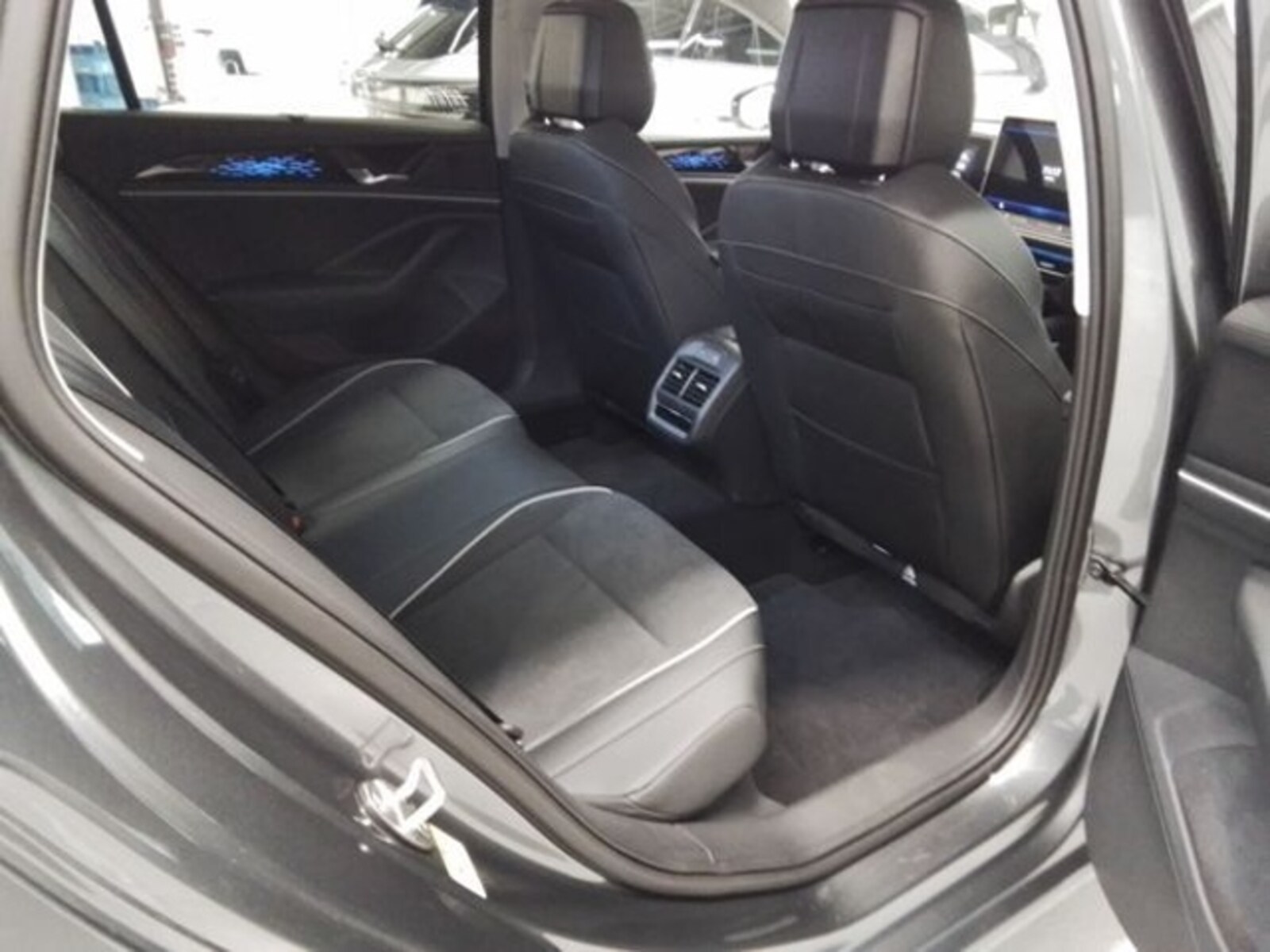 Volkswagen Passat – Bild 5