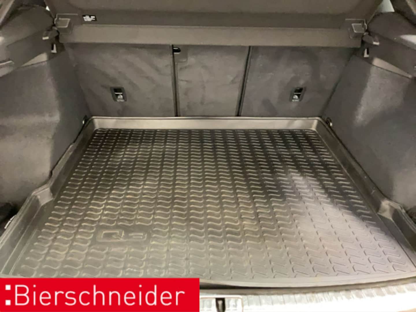 Bild über Audi Q3 S line 40 TFSI quattro S tronic - für weitere Informationen kontaktieren Sie den Audi Partner