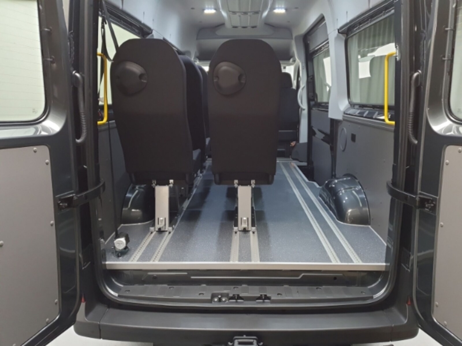 Volkswagen Crafter Kasten mittlerer Radstand – Bild 10