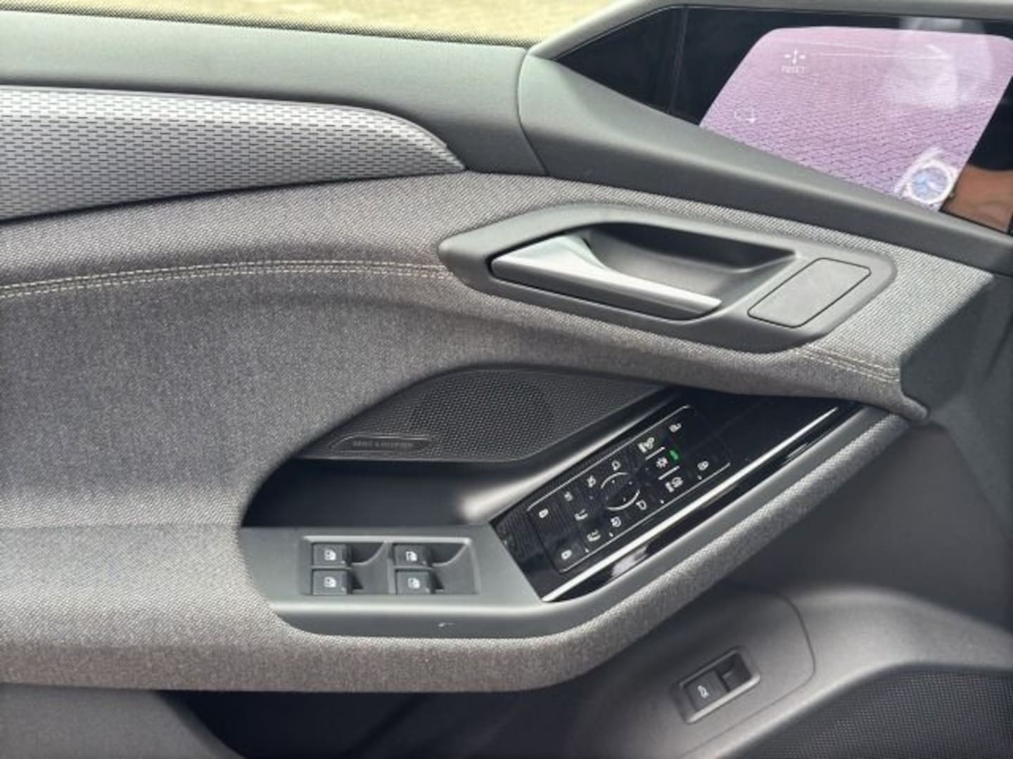 Bild über Audi A6 Avant e-tron e-tron - für weitere Informationen kontaktieren Sie den Audi Partner