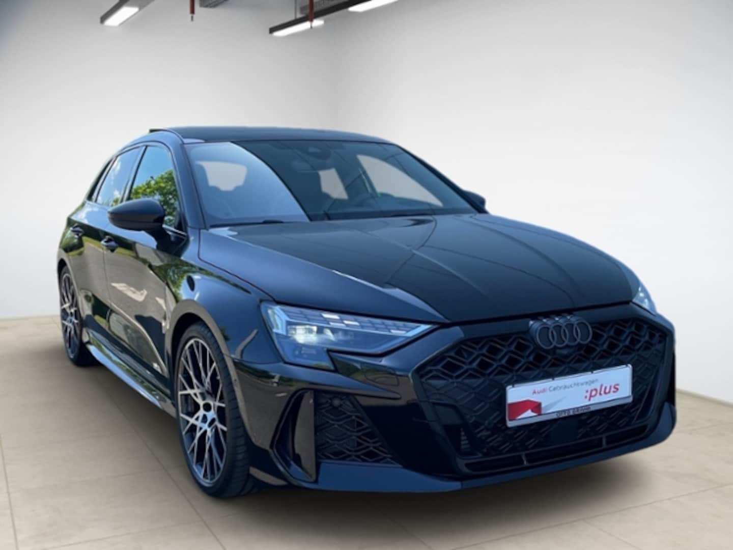 Bild über Audi RS 3 Sportback TFSI quattro S tronic - für weitere Informationen kontaktieren Sie den Audi Partner