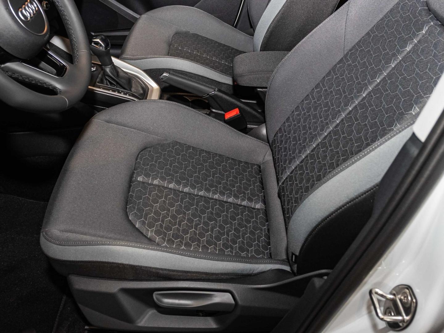 Bild über Audi A1 Sportback S line 35 TFSI S tronic - für weitere Informationen kontaktieren Sie den Audi Partner