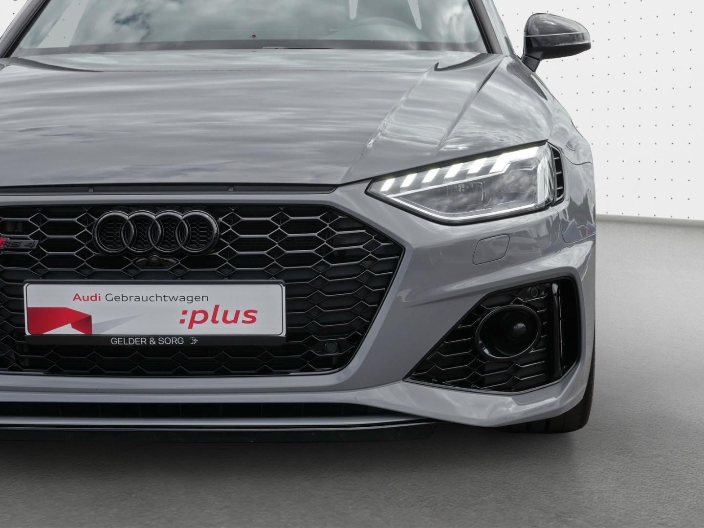 Bild über Audi RS 4 Avant TFSI quattro tiptronic - für weitere Informationen kontaktieren Sie den Audi Partner