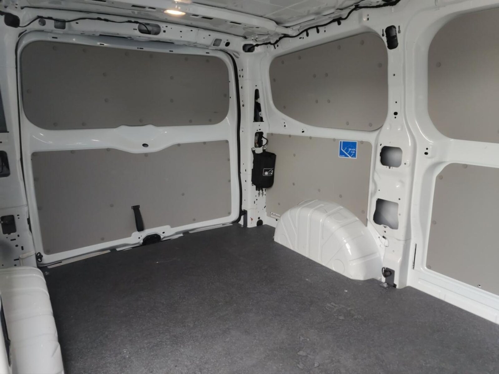 Volkswagen Transporter Kasten kurzer Radstand – Bild 13