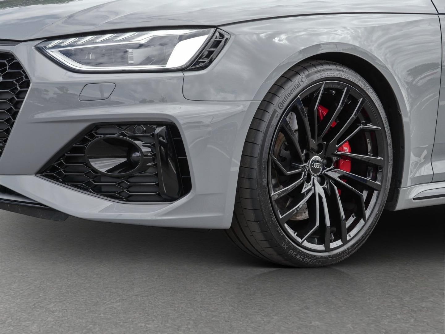 Bild über Audi RS 4 Avant TFSI quattro tiptronic - für weitere Informationen kontaktieren Sie den Audi Partner