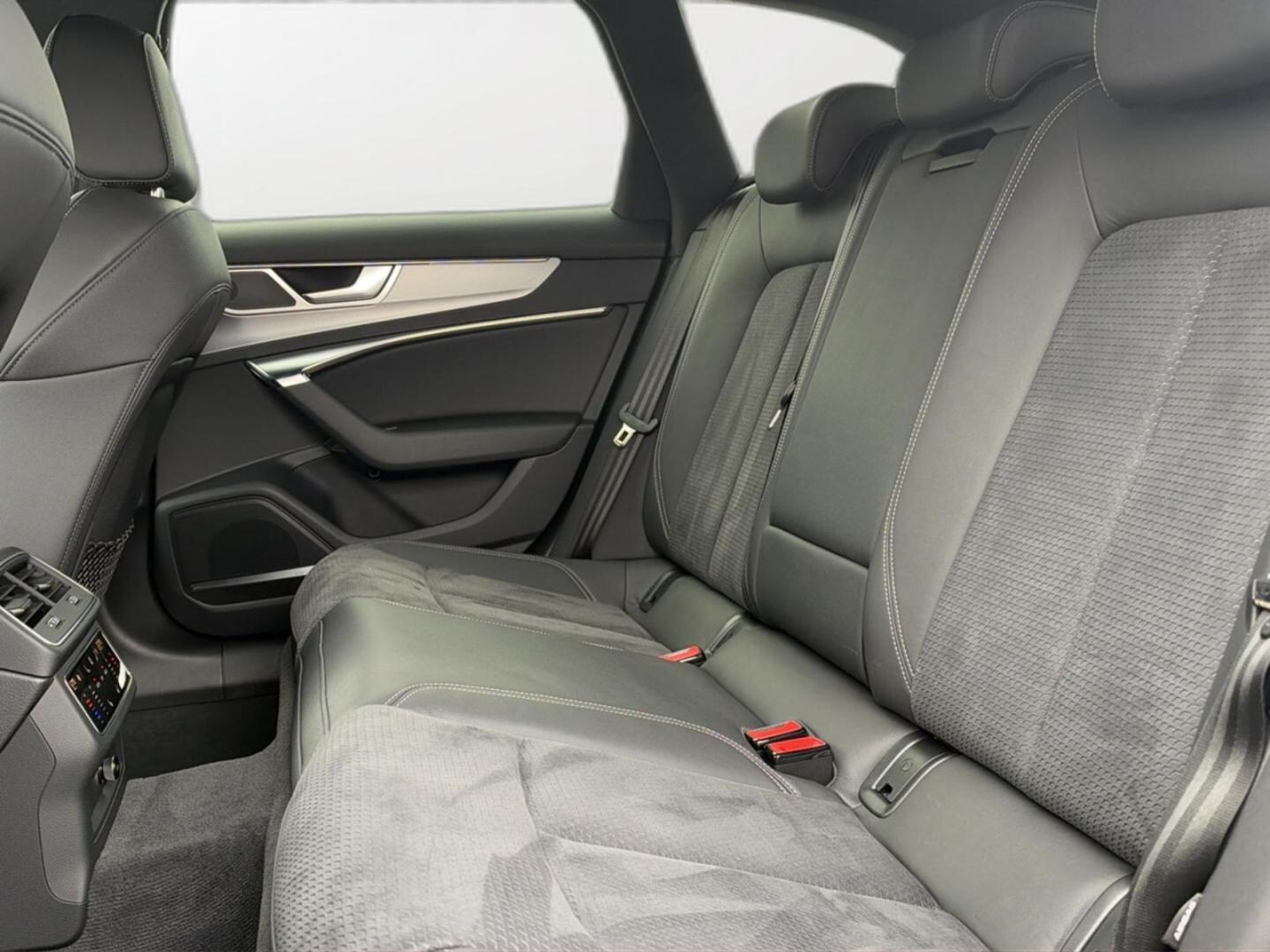 Bild über Audi S6 Avant TDI quattro tiptronic - für weitere Informationen kontaktieren Sie den Audi Partner