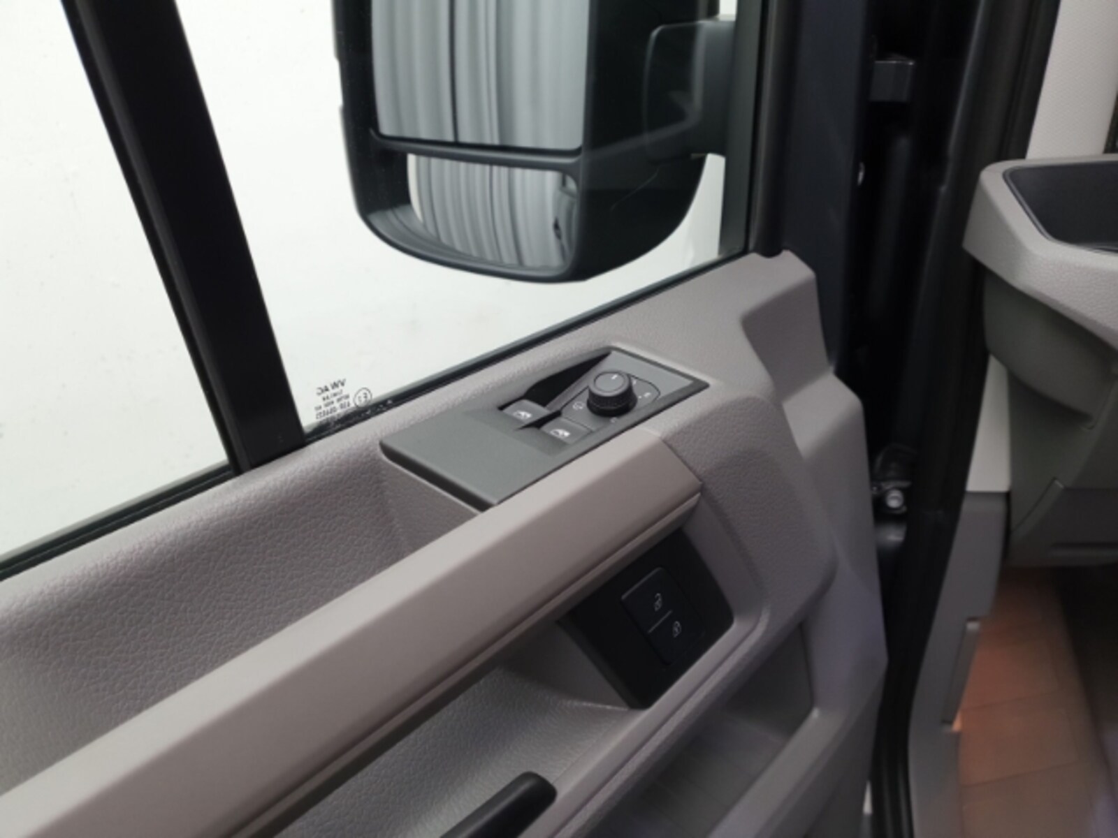 Volkswagen Crafter Kasten mittlerer Radstand – Bild 13