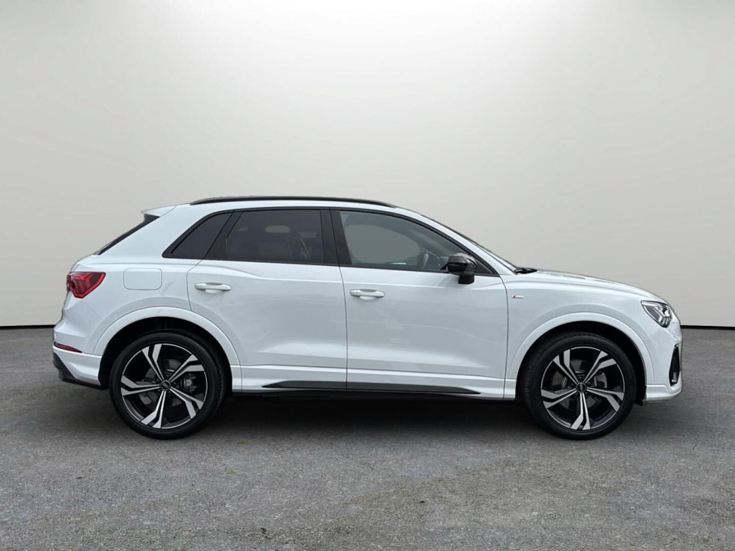 Bild über Audi Q3 TFSI quattro 180 kW S tronic - für weitere Informationen kontaktieren Sie den Audi Partner