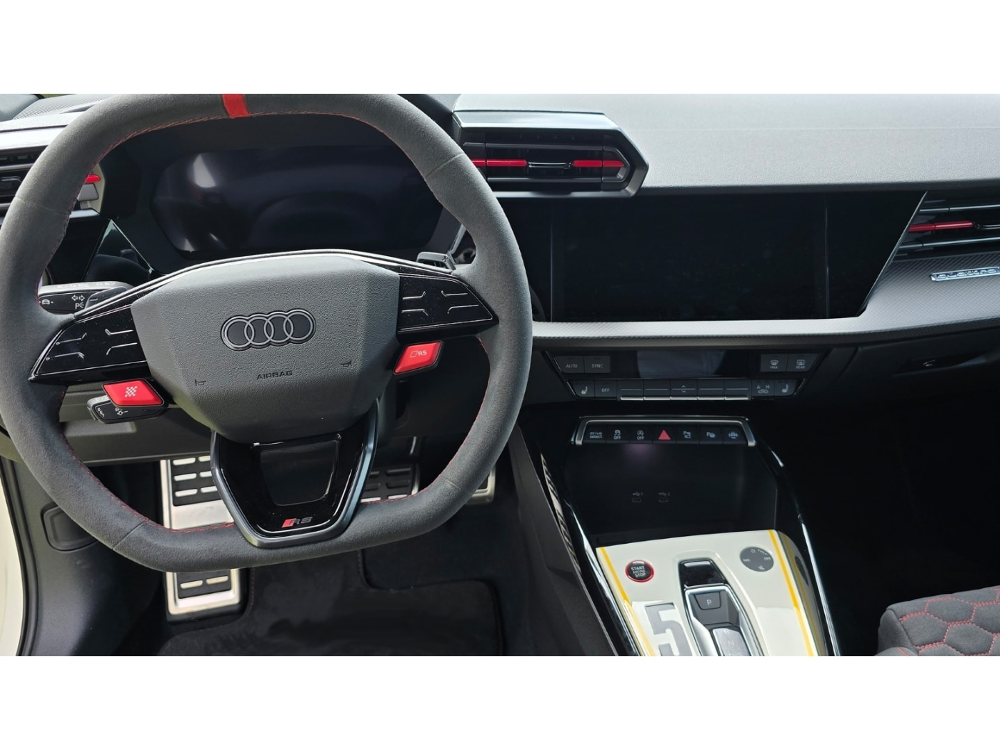 Bild über Audi RS 3 Sportback TFSI quattro S tronic - für weitere Informationen kontaktieren Sie den Audi Partner