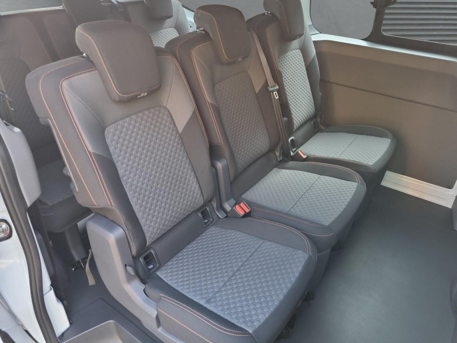 Volkswagen Transporter Kombi kurzer Radstand – Bild 12