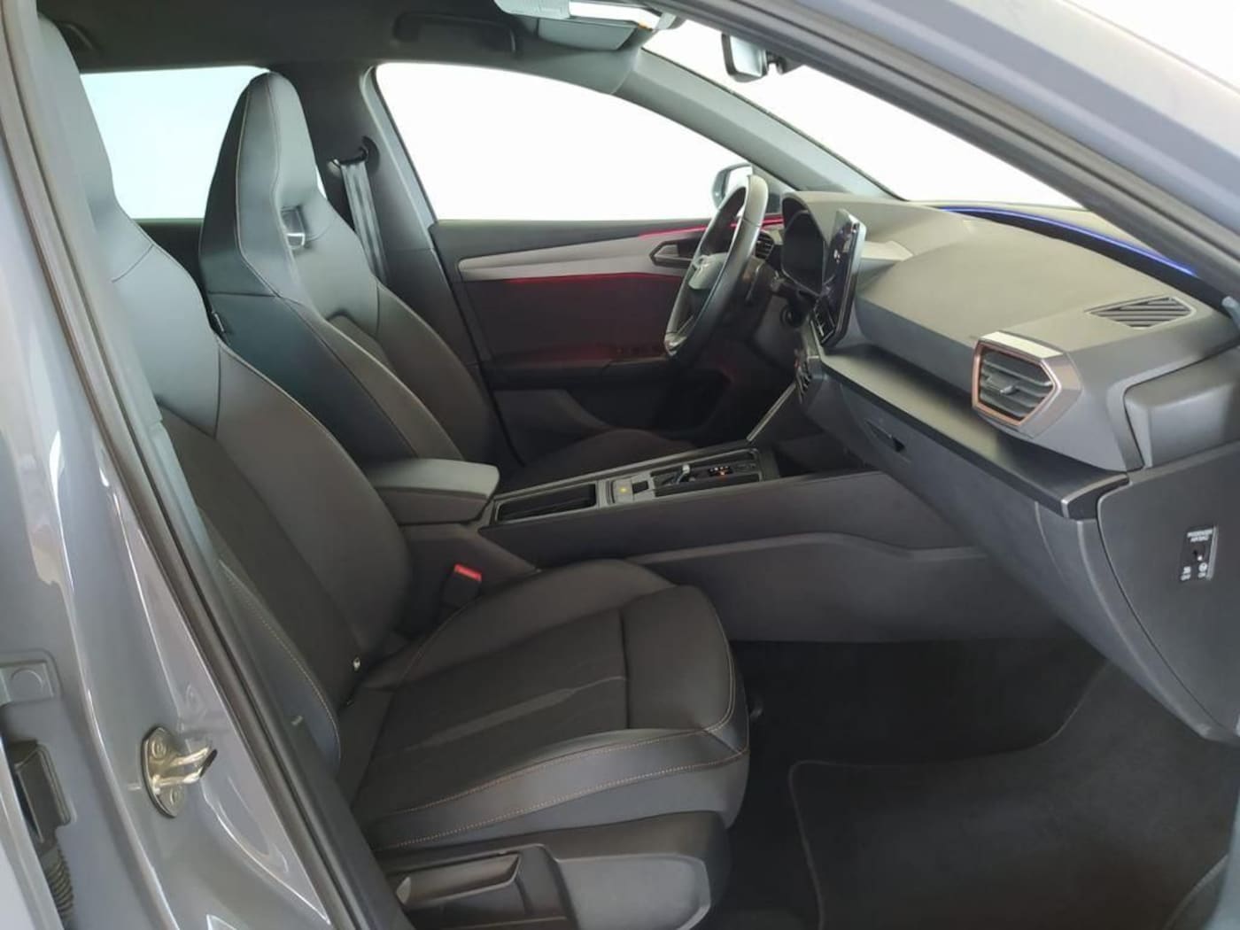 CUPRA Leon Sportstourer 2.0 TSI 4Drive DSG 228 kW (310 CV) — photo 5