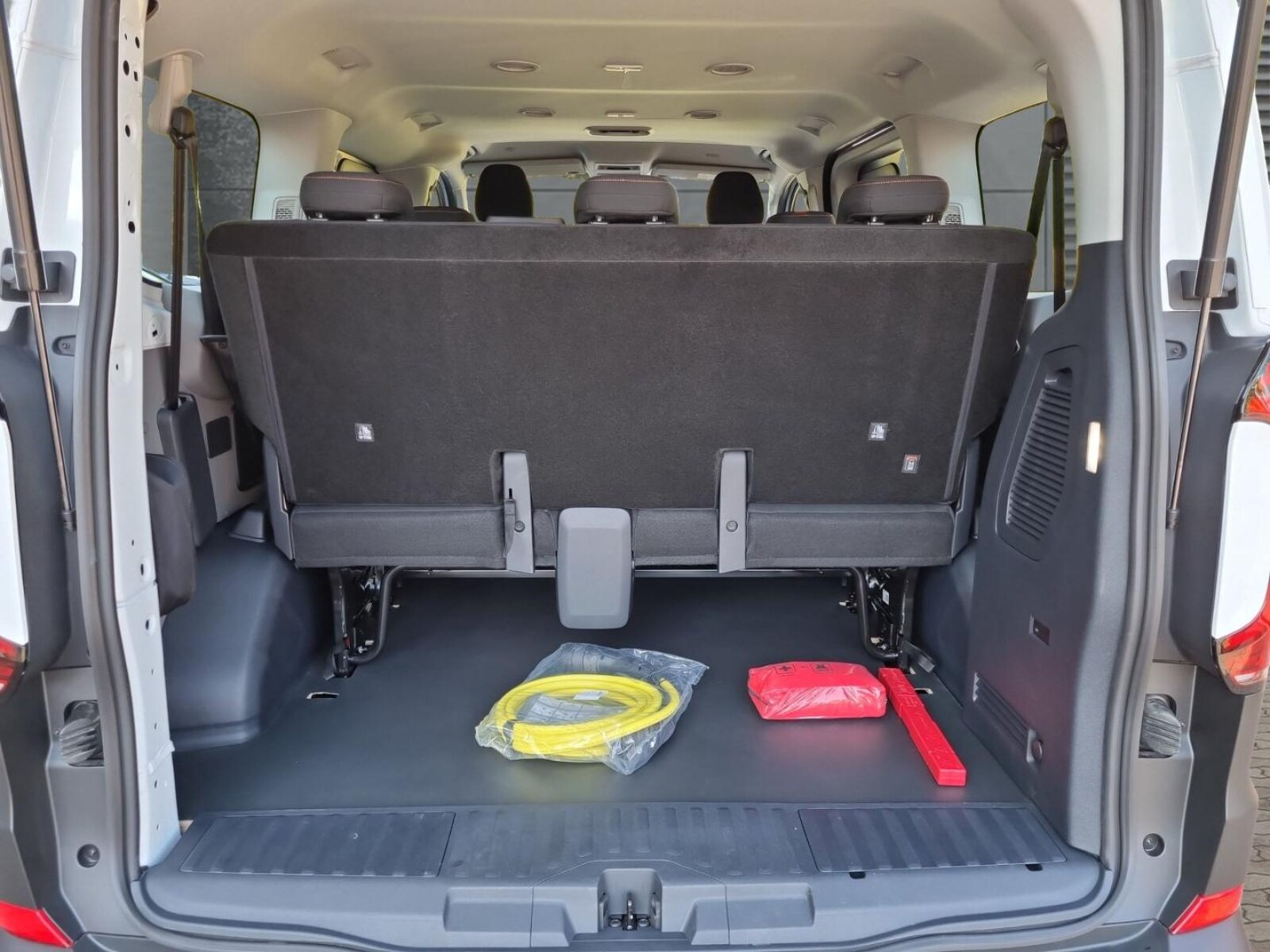 Volkswagen Transporter Kombi kurzer Radstand – Bild 13