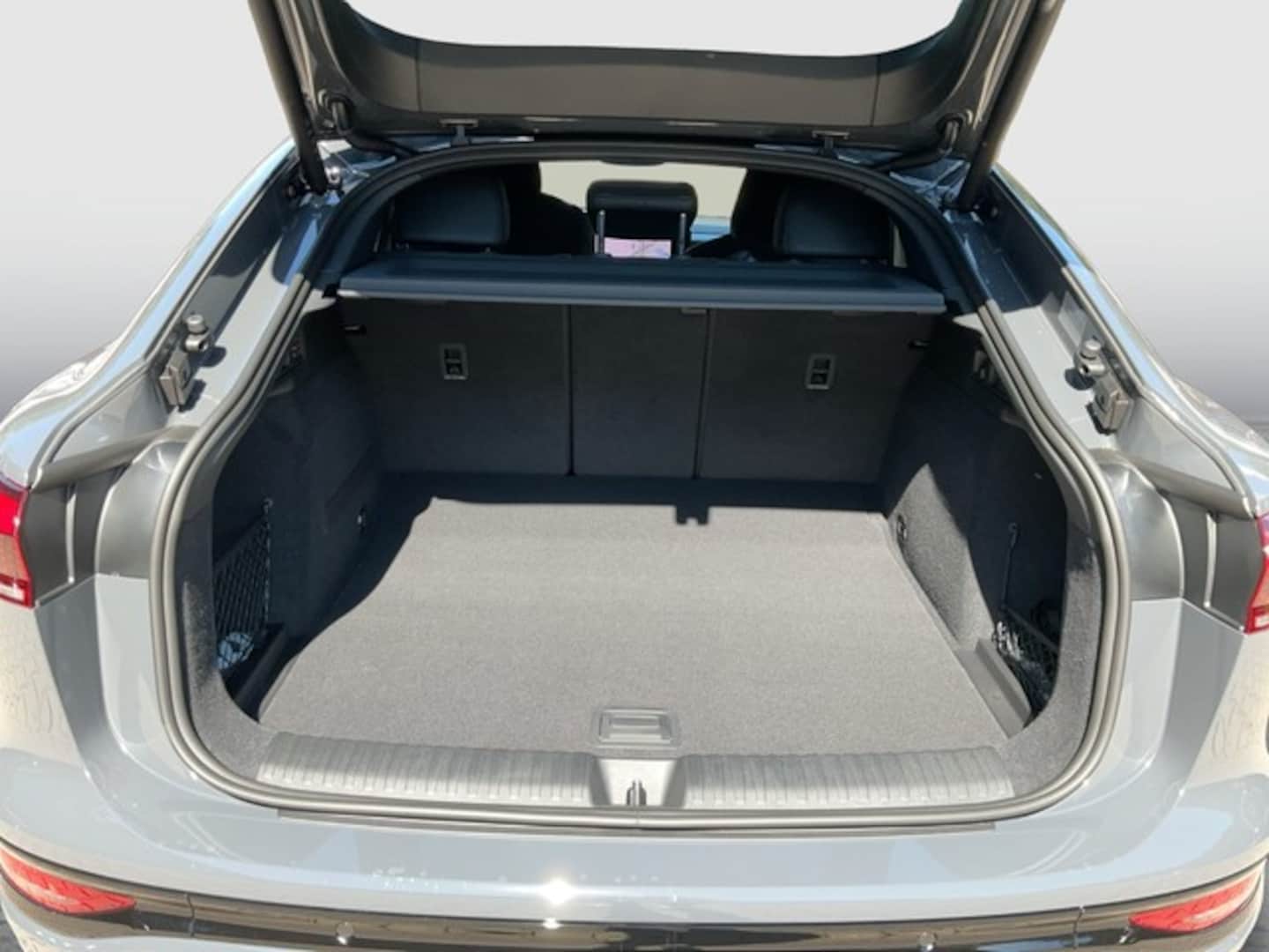 Bild über Audi Q6 Sportback e-tron S line business e-tron quattro 315 kW - für weitere Informationen kontaktieren Sie den Audi Partner