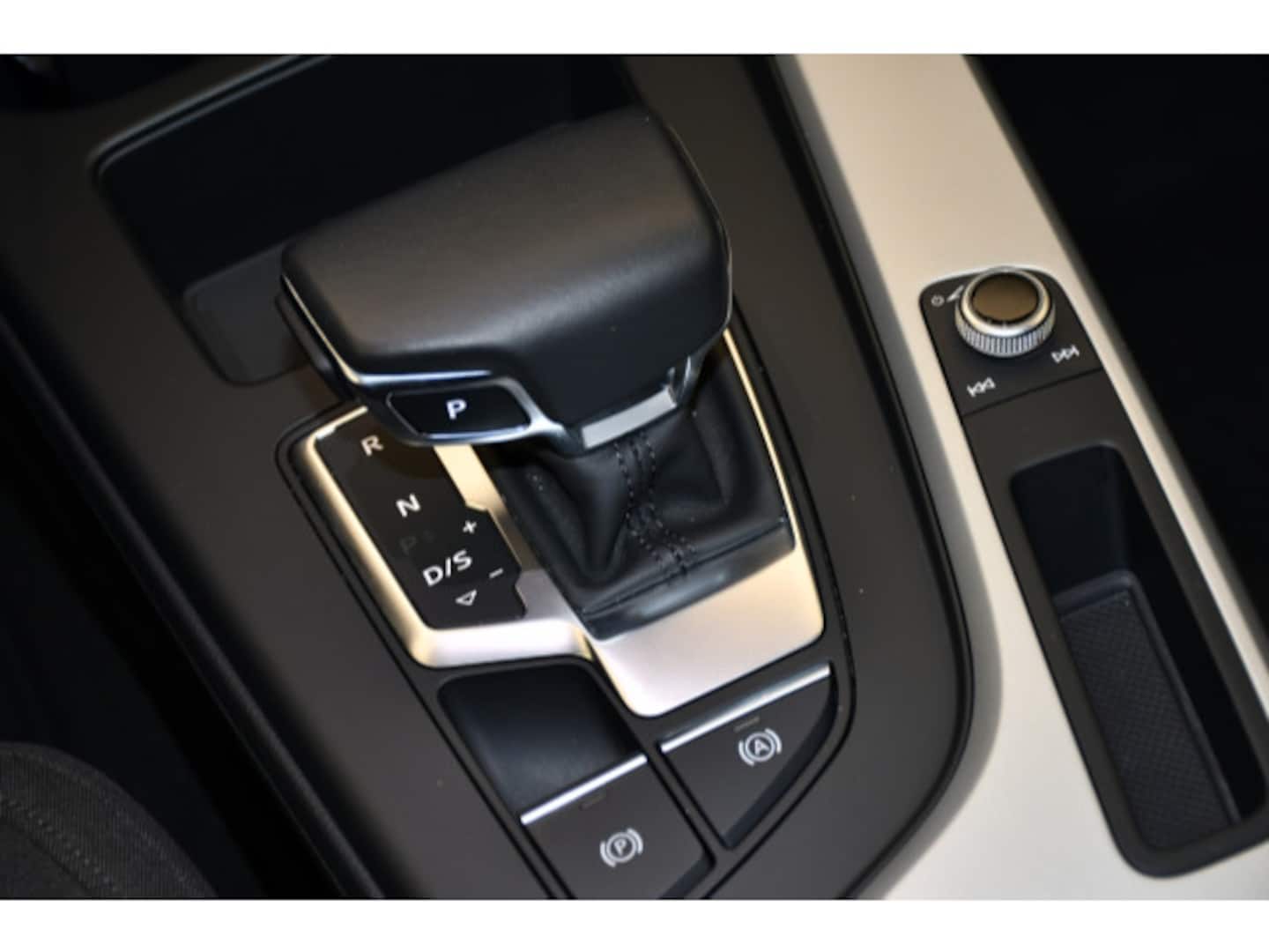 Bild über Audi A4 Avant S line 35 TDI S tronic - für weitere Informationen kontaktieren Sie den Audi Partner