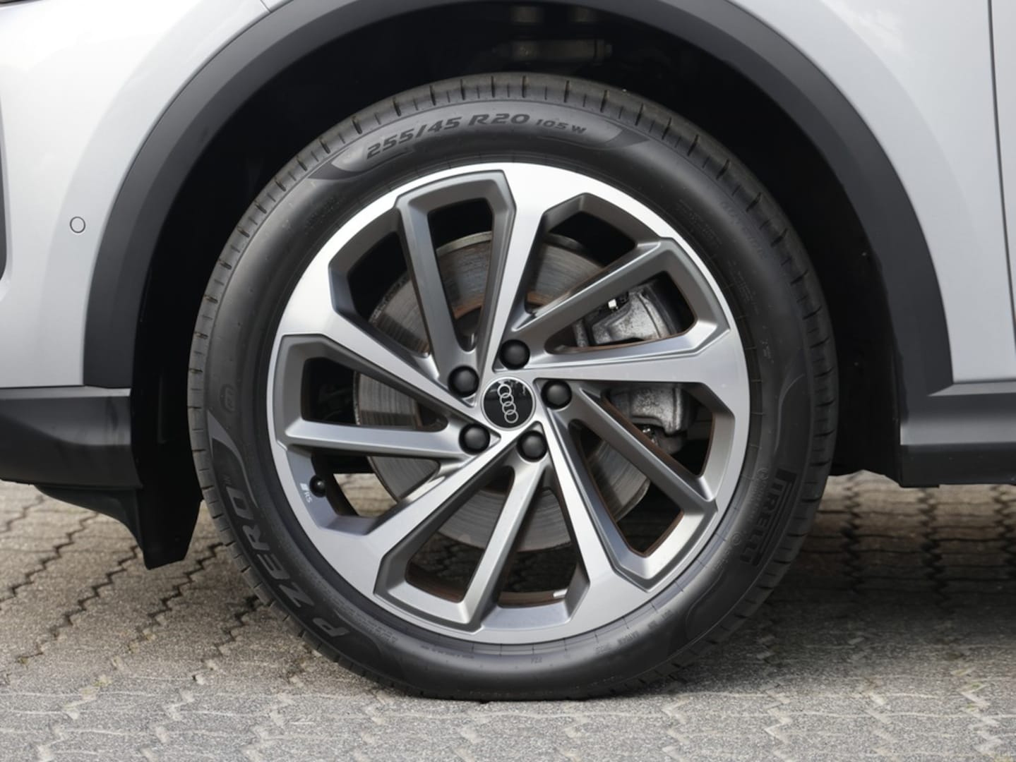 Bild über Audi Q5 SUV TDI quattro 150 kW S tronic - für weitere Informationen kontaktieren Sie den Audi Partner