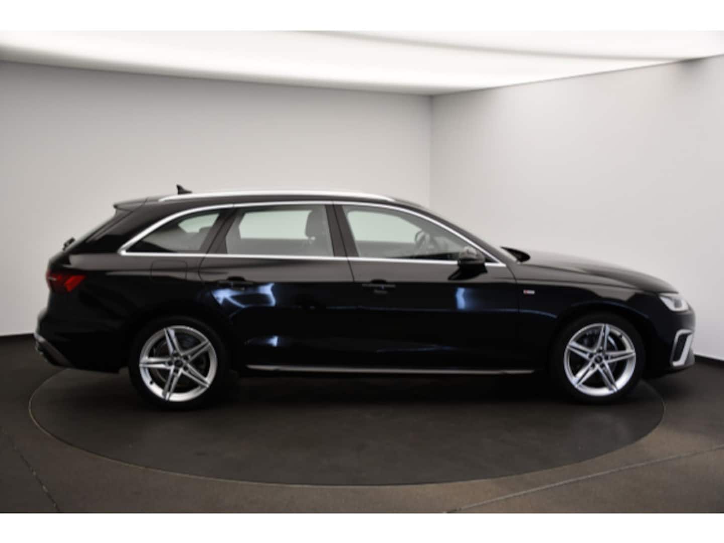 Bild über Audi A4 Avant S line 35 TDI S tronic - für weitere Informationen kontaktieren Sie den Audi Partner