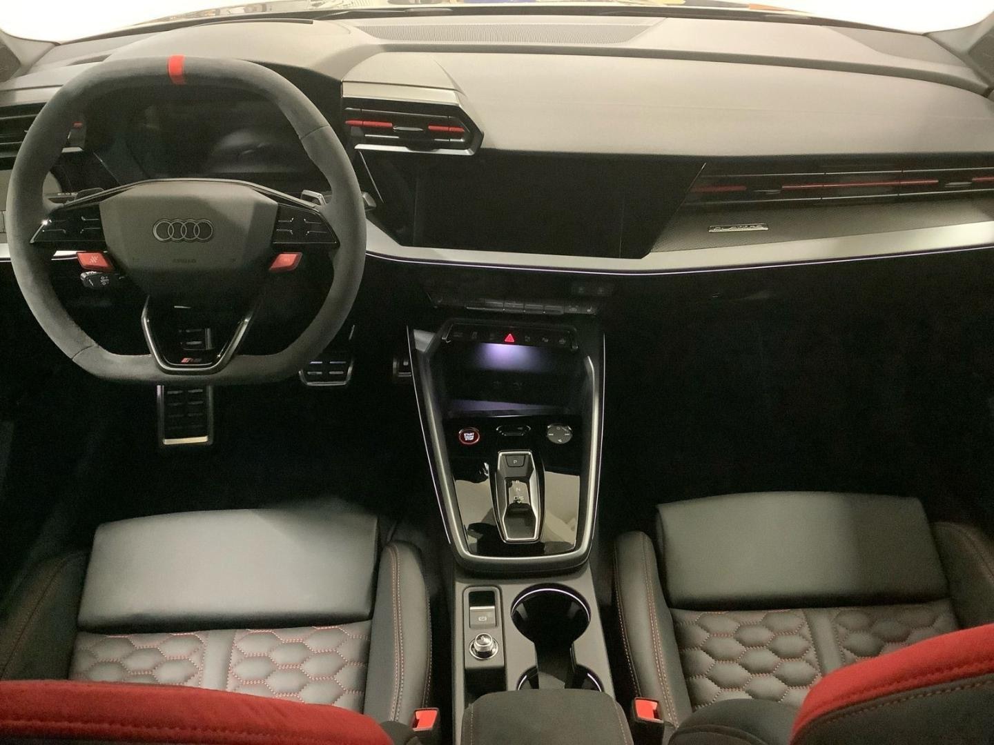 Bild über Audi RS 3 Sportback TFSI quattro S tronic - für weitere Informationen kontaktieren Sie den Audi Partner