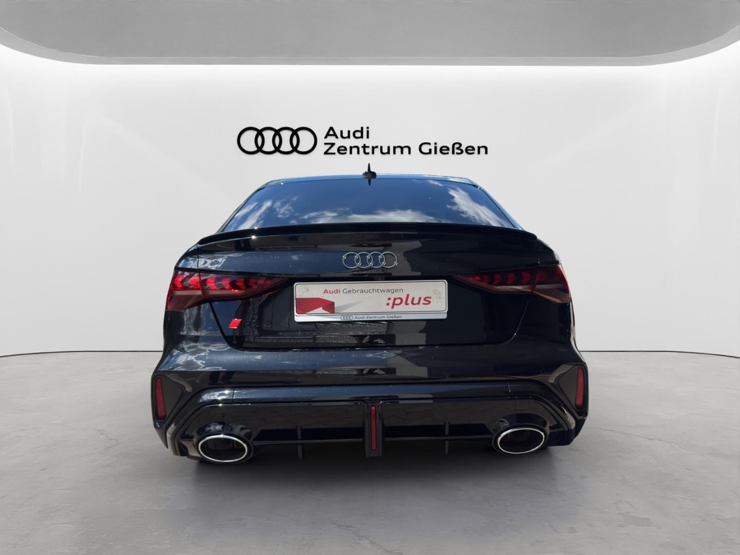 Bild über Audi RS 3 Limousine TFSI quattro 294 kW S tronic - für weitere Informationen kontaktieren Sie den Audi Partner