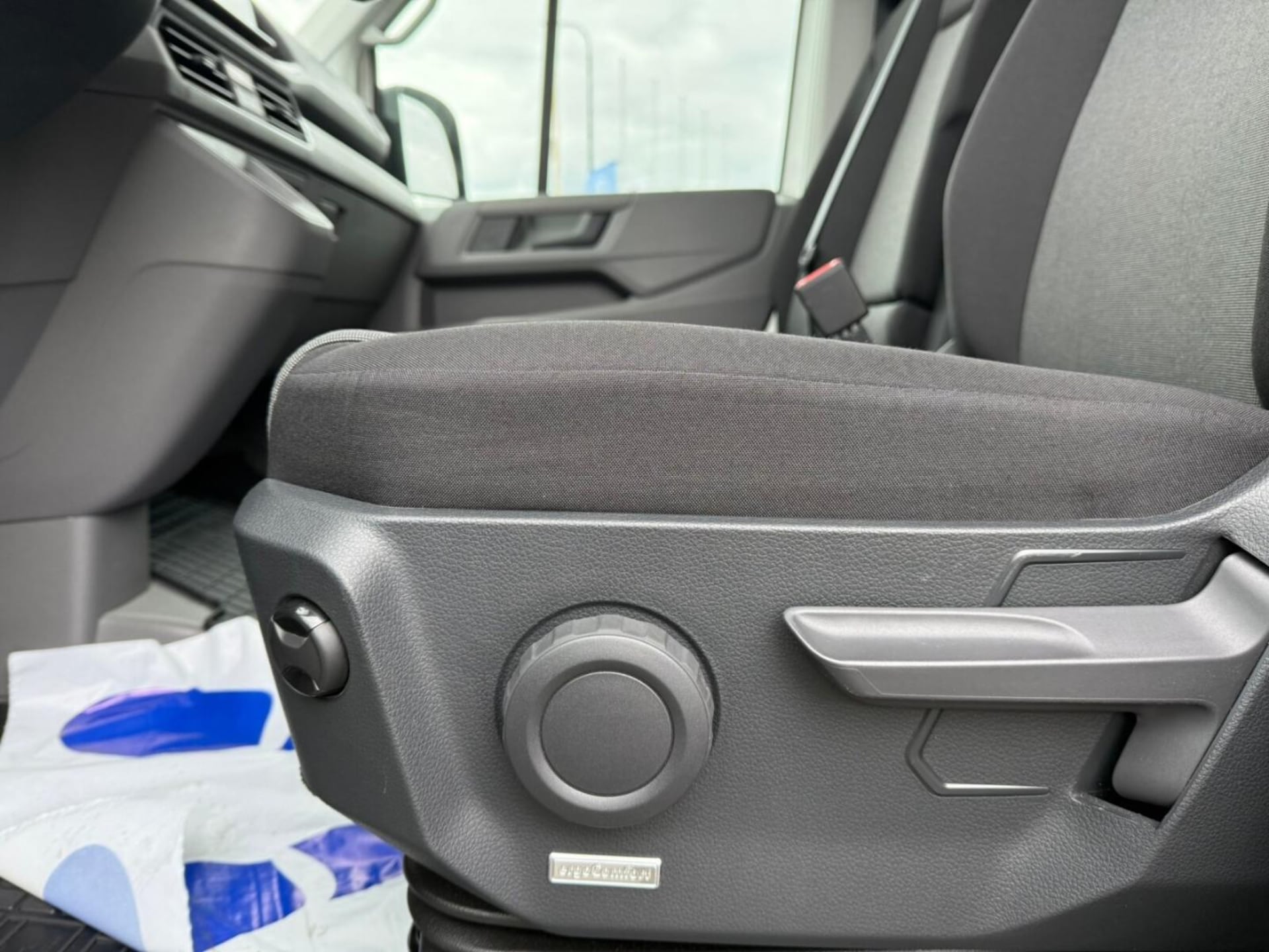 Volkswagen Crafter Furgon średni rozstaw osi