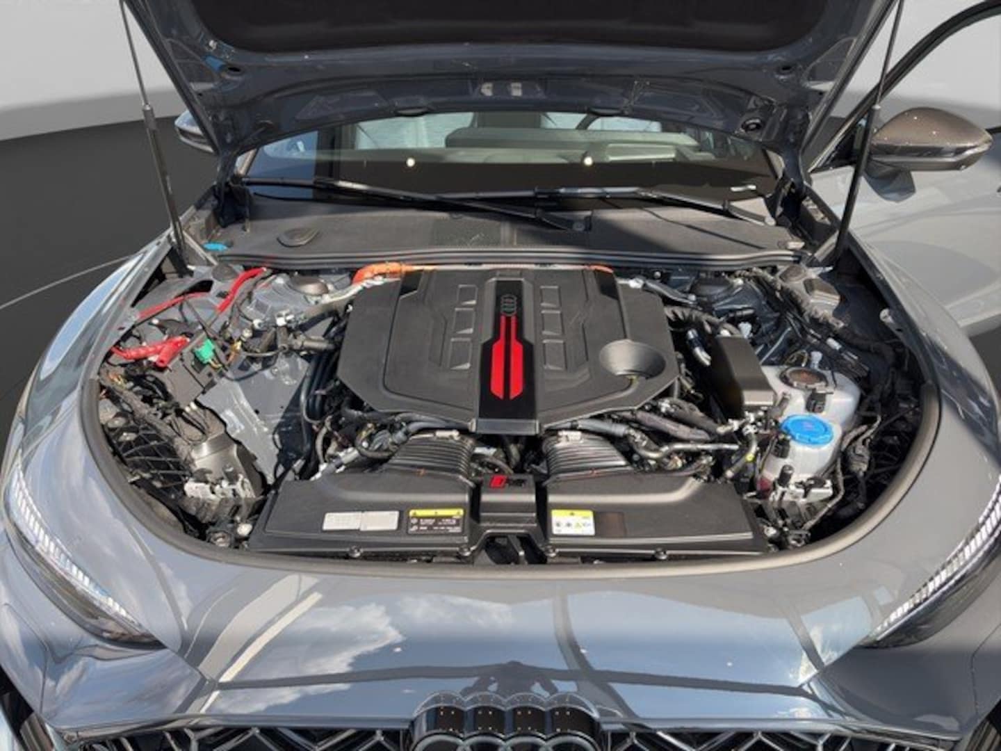 Bild über Audi RS 5 Limousine TFSI quattro 470 kW tiptronic - für weitere Informationen kontaktieren Sie den Audi Partner