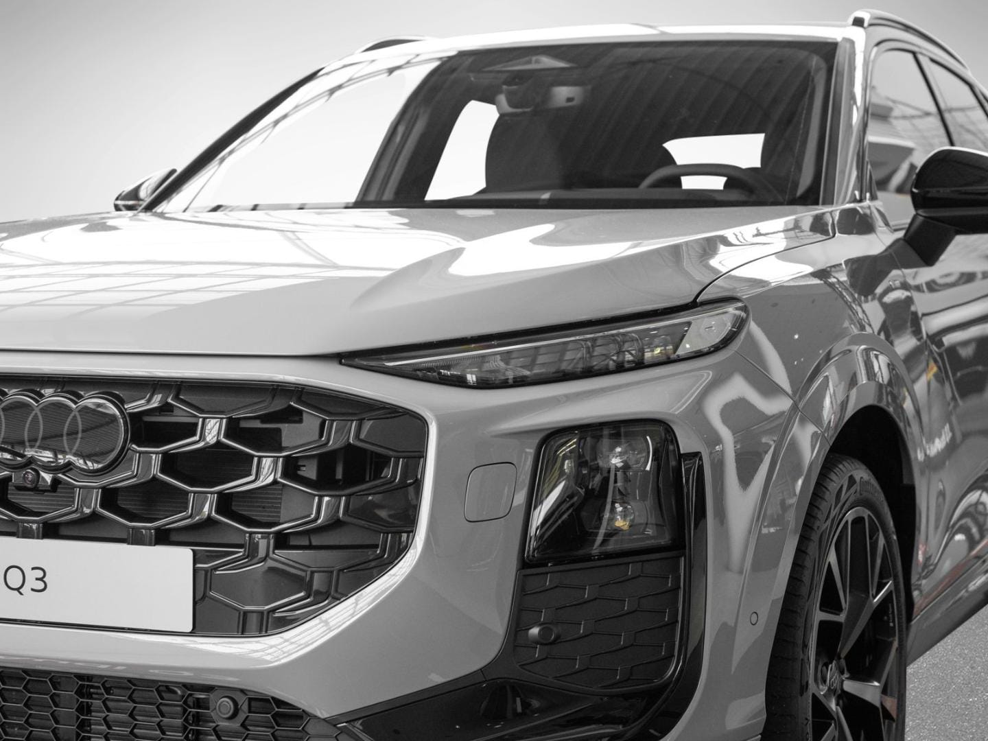 Bild über Audi Q3 SUV TFSI quattro 195 kW S tronic - für weitere Informationen kontaktieren Sie den Audi Partner