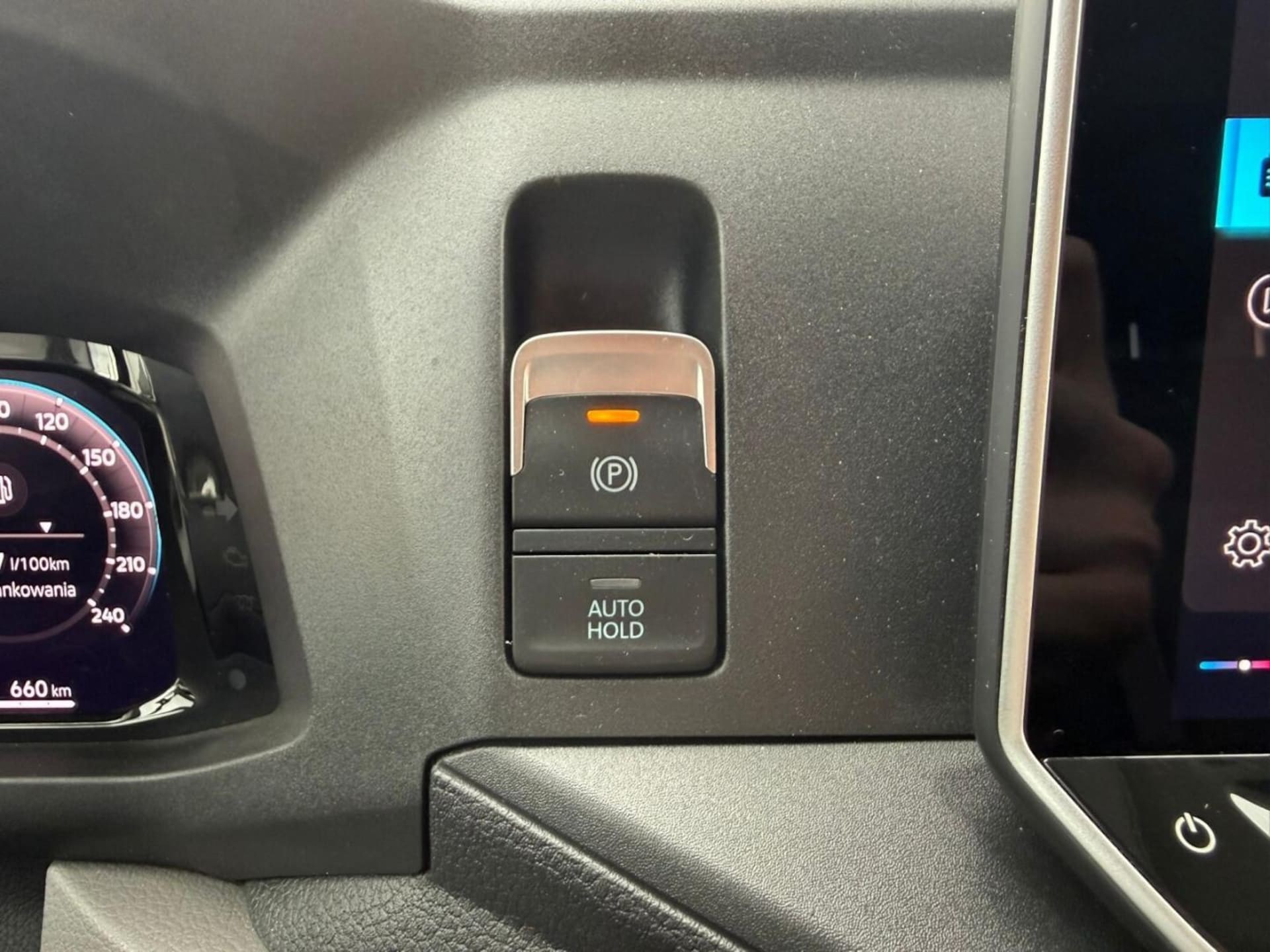 Volkswagen Crafter Furgon średni rozstaw osi