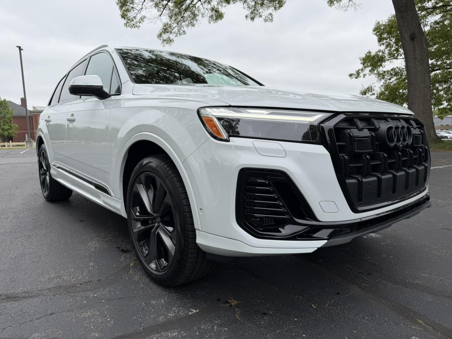 2025 Audi Q7 55 Premium Plus quattro Tiptronic's photo