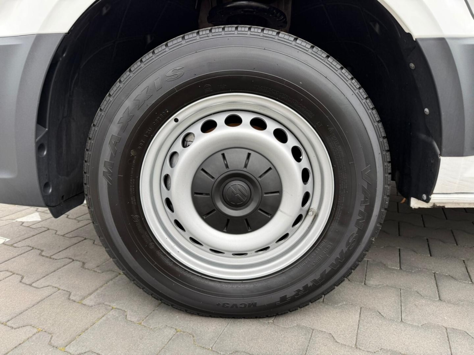 Volkswagen Crafter Furgon średni rozstaw osi