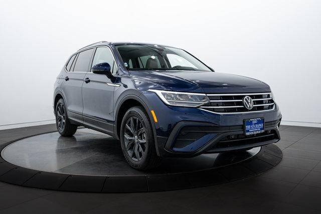 Used 2024 Volkswagen Tiguan SE with VIN 3VVMB7AX7RM050230 for sale in Highland Park, IL