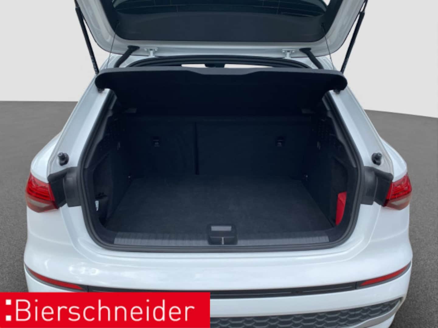 Bild über Audi A3 Sportback 30 TFSI Schaltgetriebe - für weitere Informationen kontaktieren Sie den Audi Partner