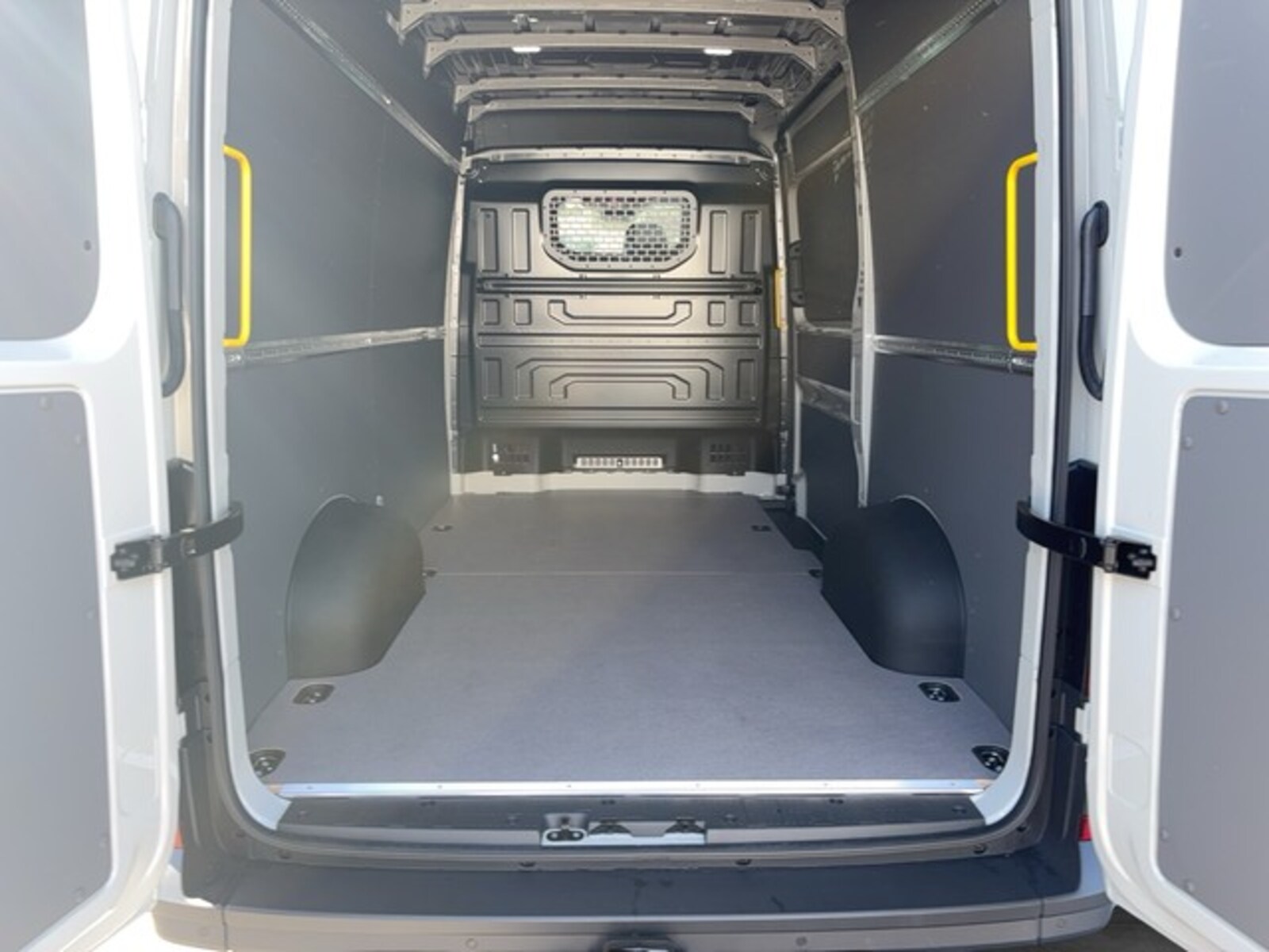 Volkswagen Crafter Kasten mittlerer Radstand – Bild 9