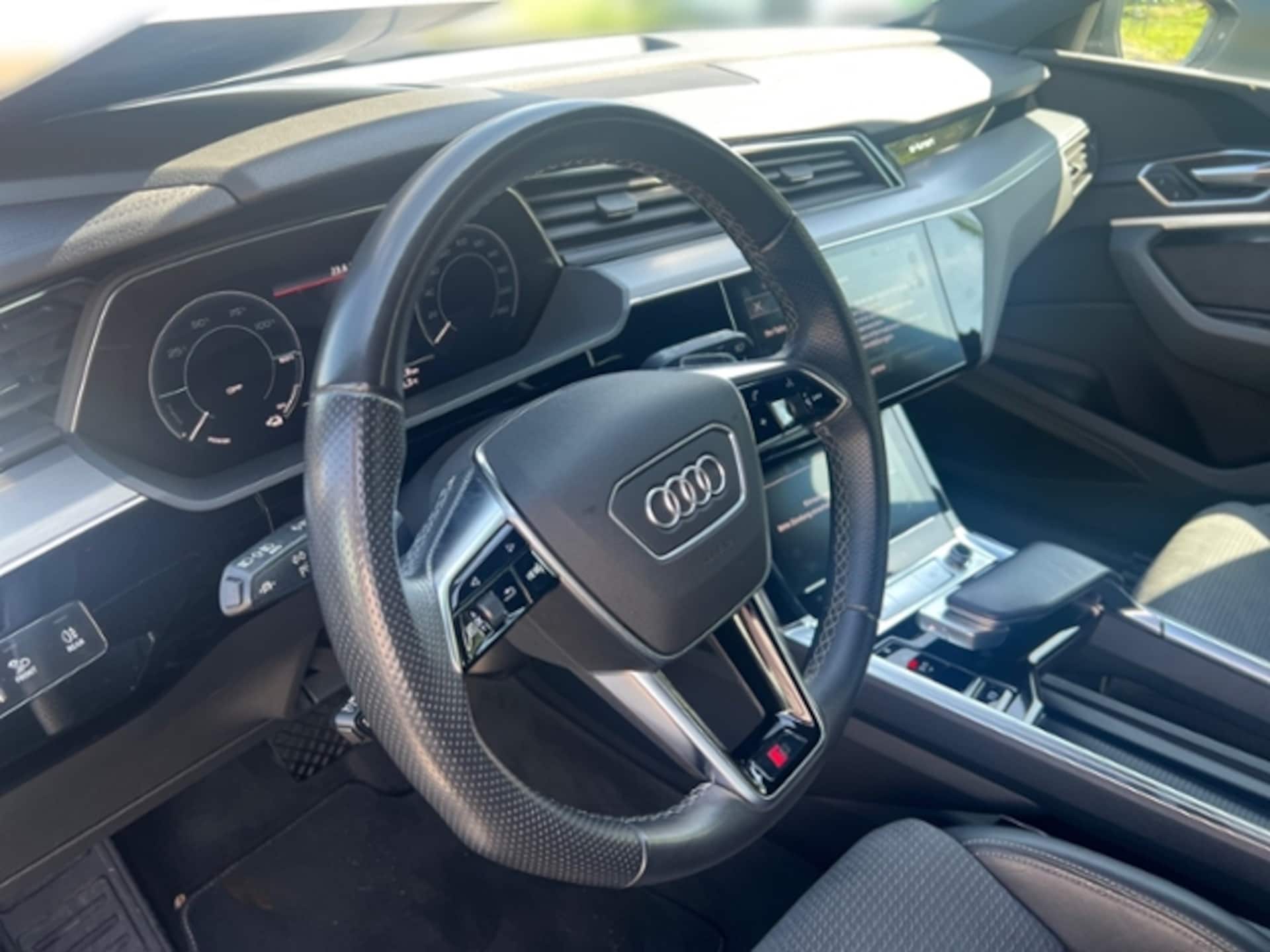 Audi e-tron S line