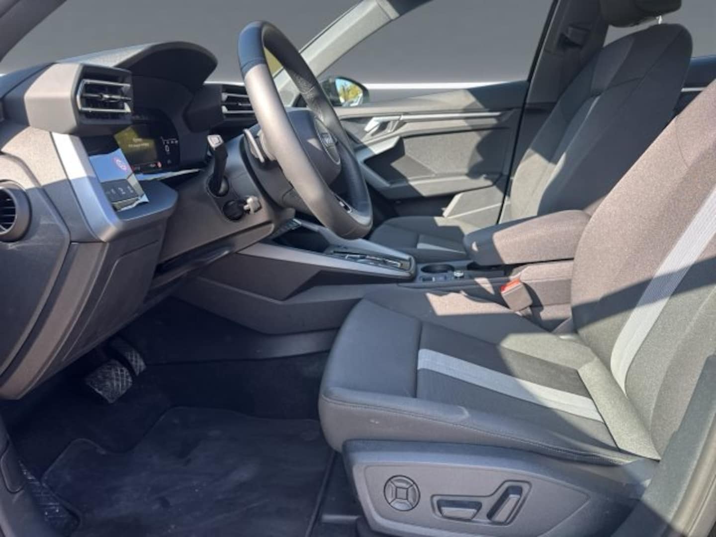 Bild über Audi A3 Sportback 30 TFSI S tronic - für weitere Informationen kontaktieren Sie den Audi Partner