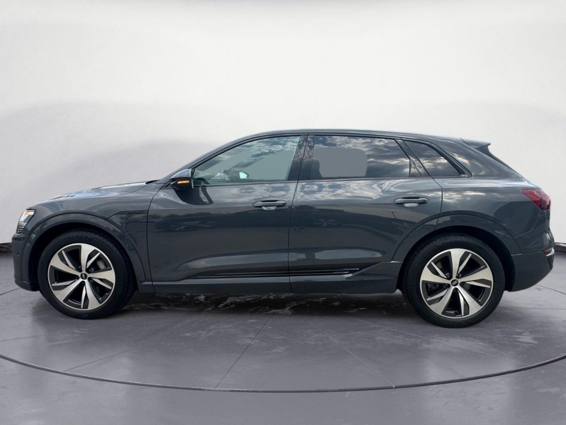 Audi Q8 e-tron S line