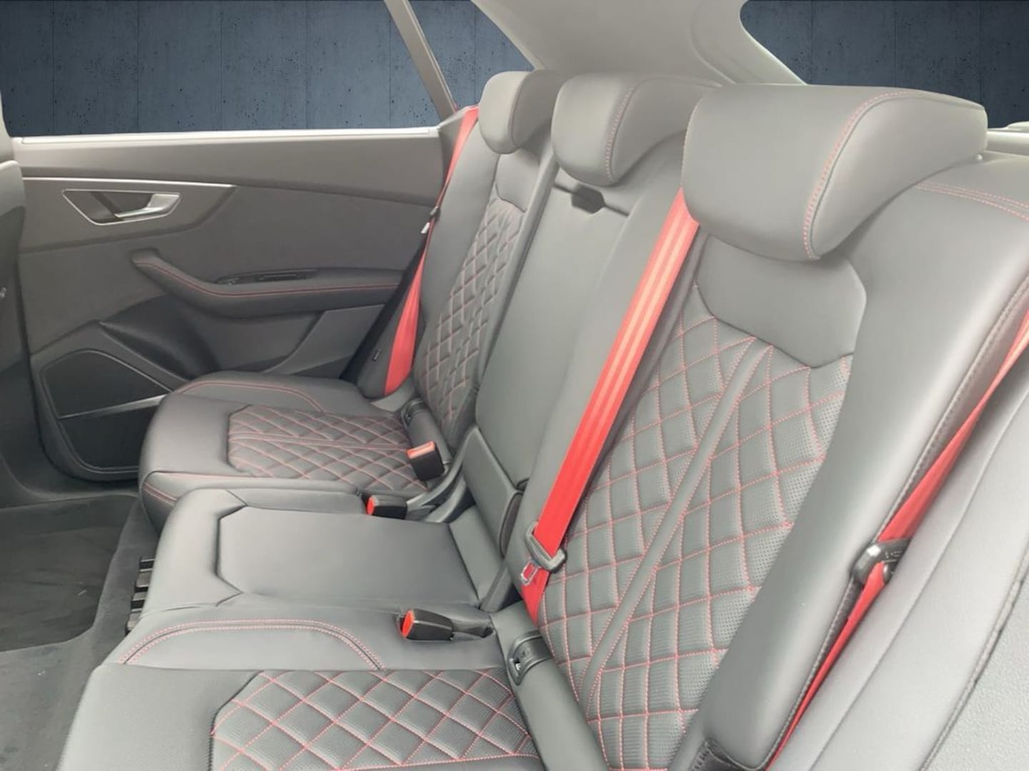 Bild über Audi Q8 SUV TFSI e S line business TFSI e quattro 360 kW tiptronic - für weitere Informationen kontaktieren Sie den Audi Partner
