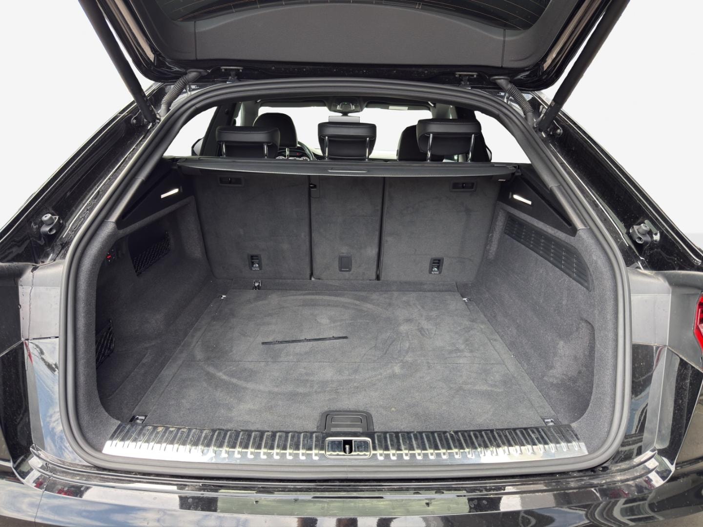 Image de Audi Q8 Black Edition 45 TDI quattro 170 kW (231 ch) tiptronic - for more details contact your dealer